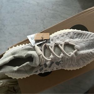 YEEZY 350 V2 CMPCT SLATE BONE